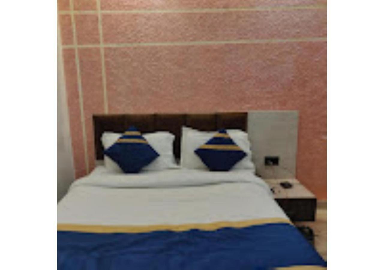 Guru Dev Palace Hotel & Lawn,Ayodhya المظهر الخارجي الصورة