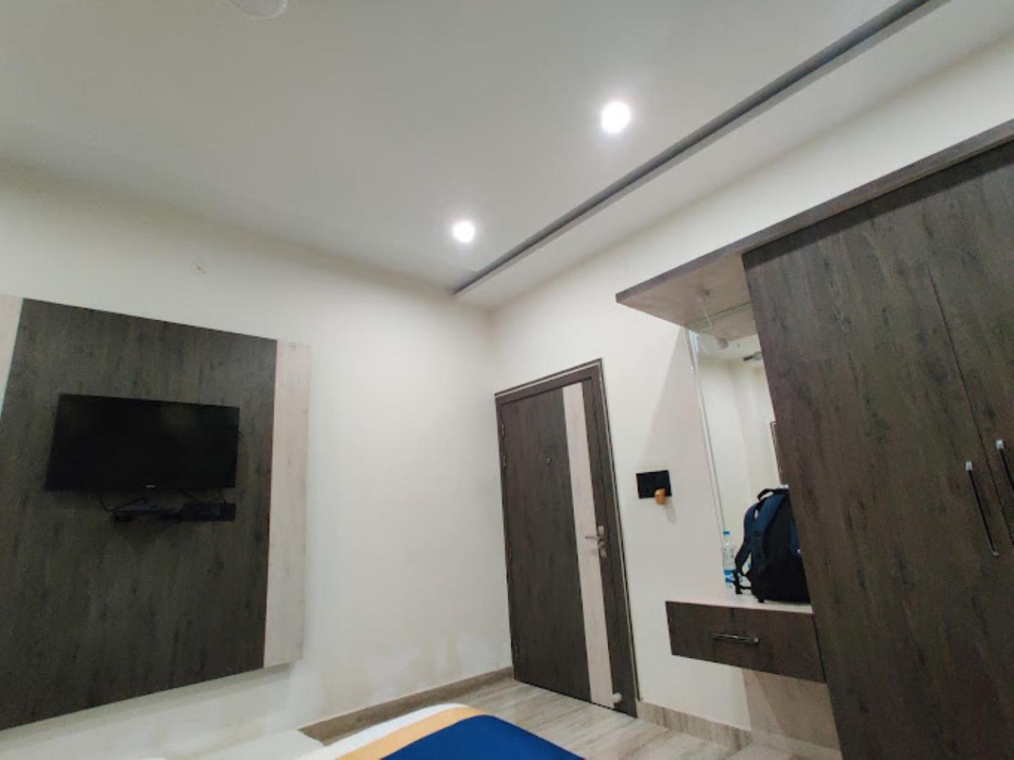 Guru Dev Palace Hotel & Lawn,Ayodhya المظهر الخارجي الصورة