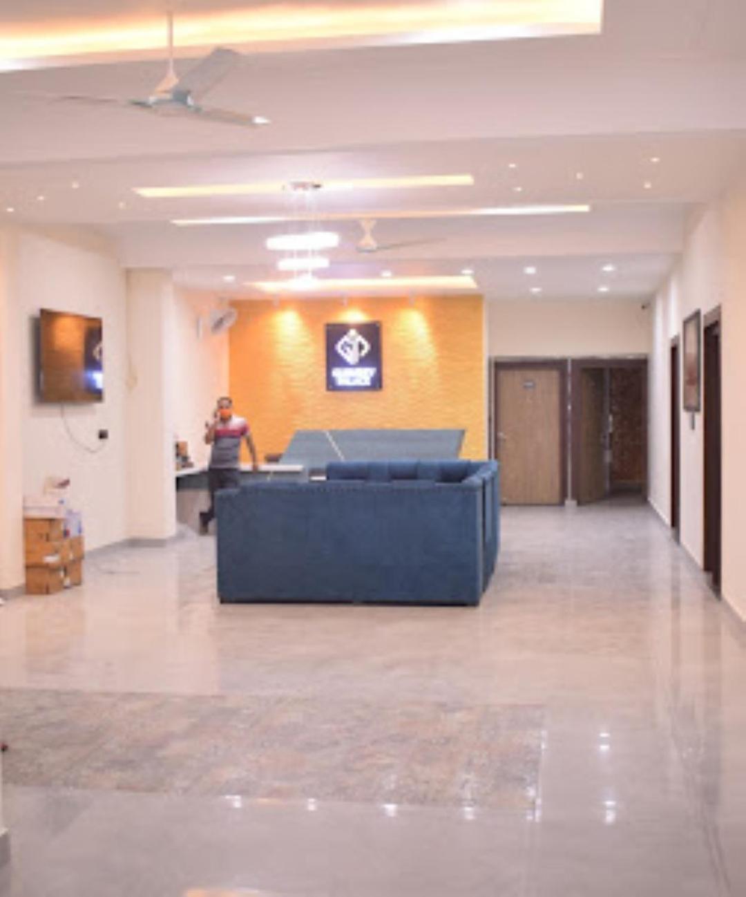 Guru Dev Palace Hotel & Lawn,Ayodhya المظهر الخارجي الصورة