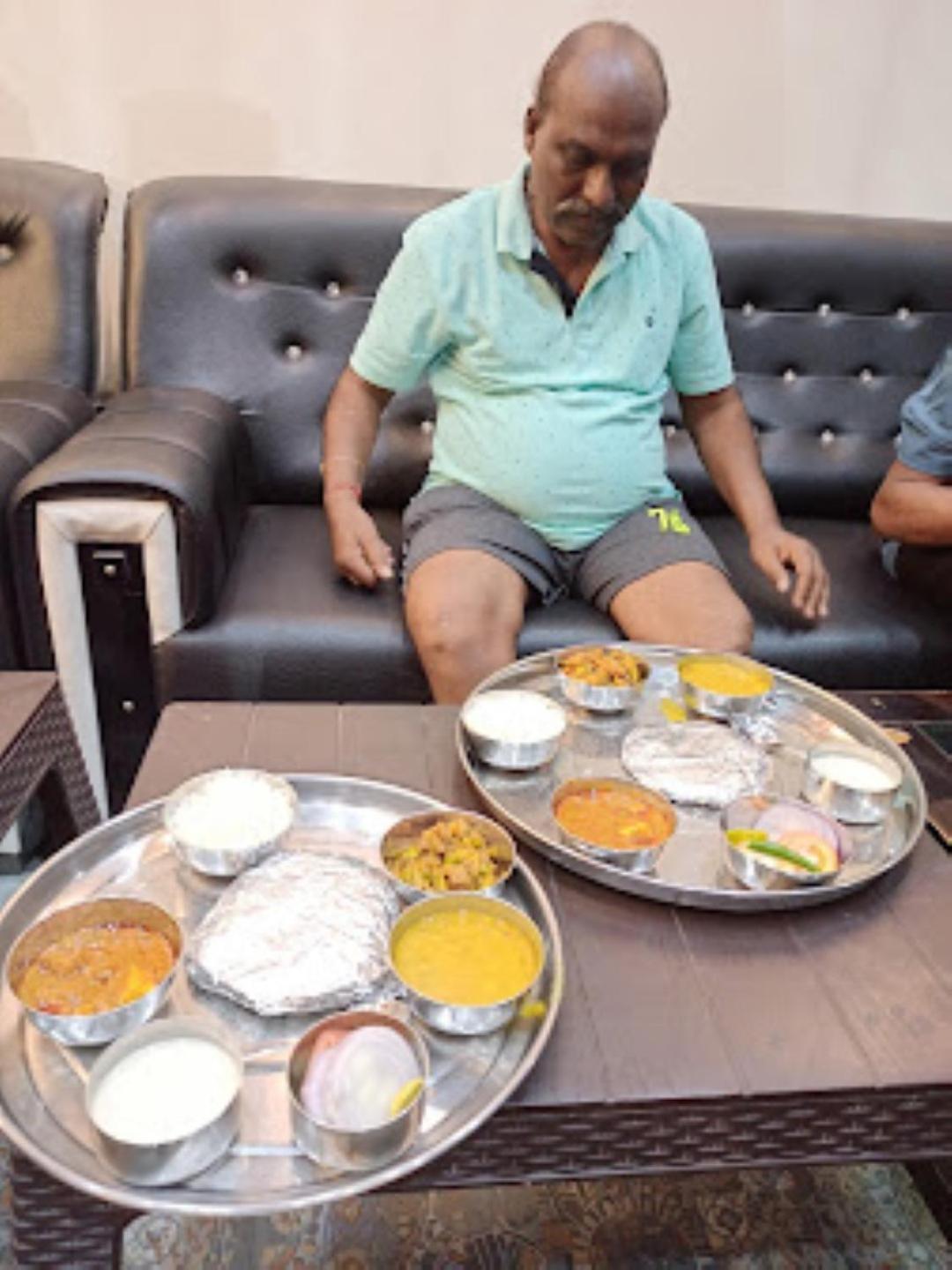 Guru Dev Palace Hotel & Lawn,Ayodhya المظهر الخارجي الصورة
