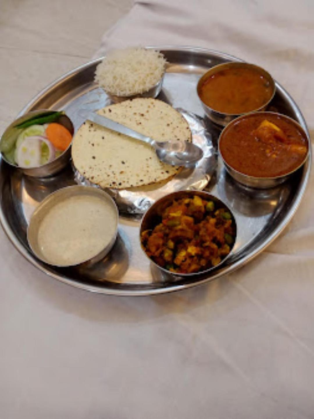 Guru Dev Palace Hotel & Lawn,Ayodhya المظهر الخارجي الصورة